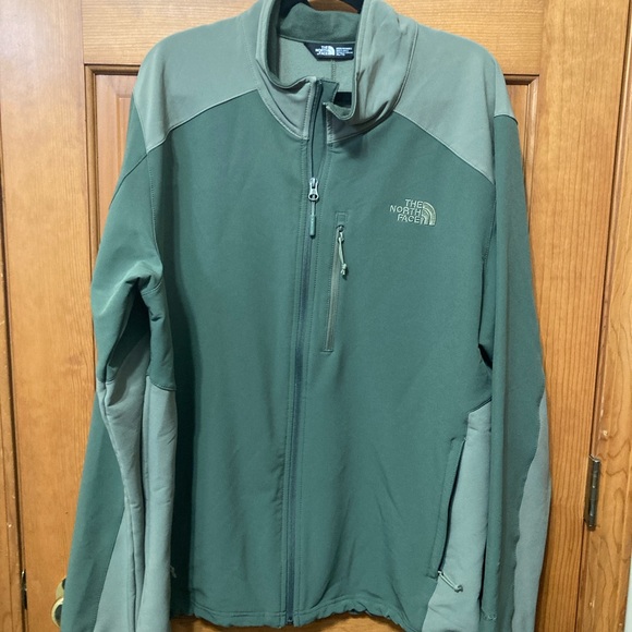 The North Face Other - The North Face Windwall men’s XL
2 tone color Olive green